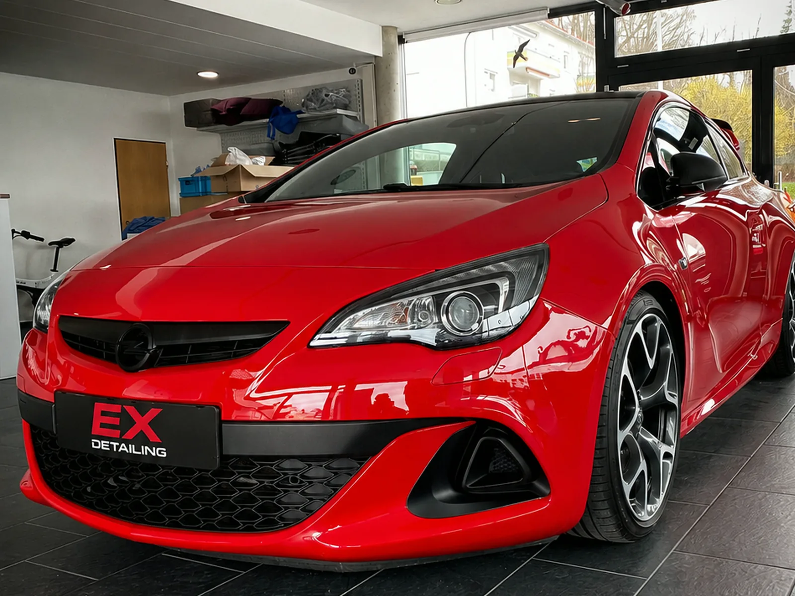 Fahrzeug: Opel Astra OPC mit spiegelndem Finish und EX Detailing Signatur.