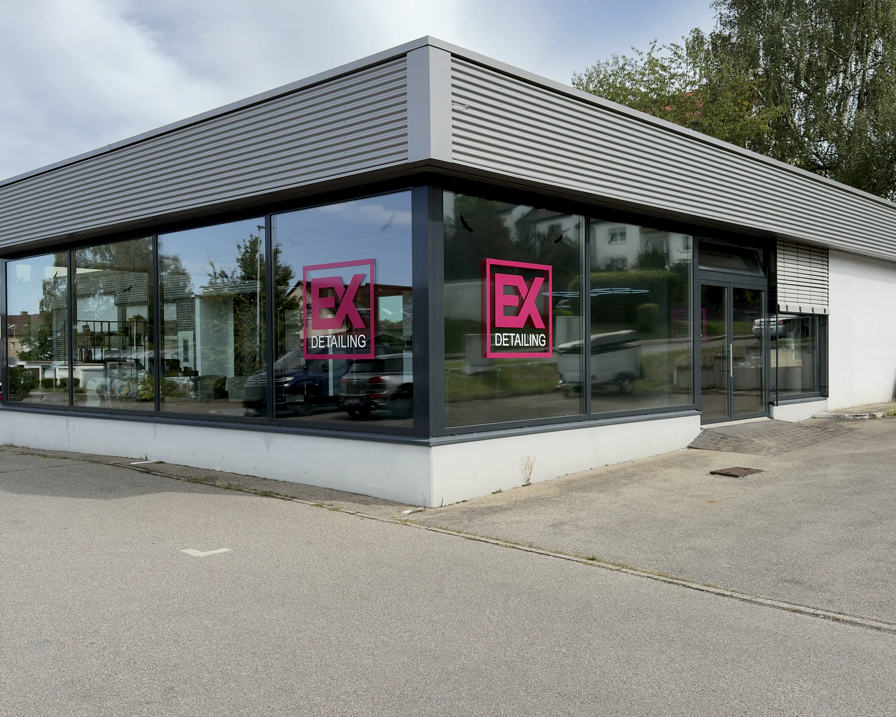 Außenansicht des EX Detailing Studios in Biberach