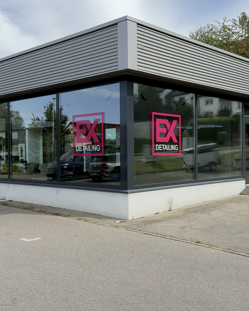 Außenansicht des EX Detailing Studios in Biberach
